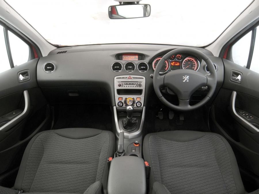  Peugeot 308 SW 2008 года  (ZA) (фото 9 из 17)